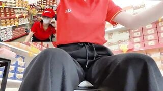 bé nhân viên siêu thị winmart lại thủ dâm ở chỗ làm - phần 24