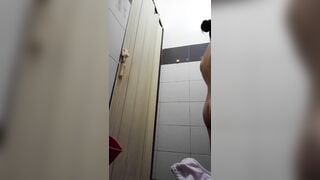 bé 2k8 nghe lời mấy thằng quay lúc tắm rồi gửi cho chúng nó xem