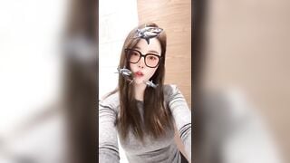 Lén quay em bạn gái đang bú cu trong phòng trọ 2