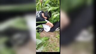 Lôi em vào bụi hiếp dâm