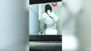 quay lén mấy em gái xinh đi đái em nào đít cũng tròn - phần 8