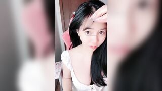 Chơi máy rung sướng vãi cả nước đái
