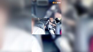 Dâm nữ vú bự nứng lồn cùng bạn trai sờ mò bú cặc public trên taxi phía sau a tài xế 1