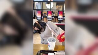 Pupuwaifu địt nhau trong tolet
