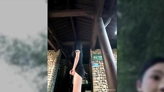Em Thảo Striptrat Lên Bản Thủ dâm Móc lớn Public lén lút ở nhà người lạ