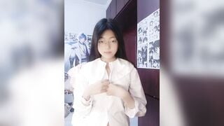 lớp 10 mọt sách bị trai dụ thủ dâm móc lồn quay video - phần 1