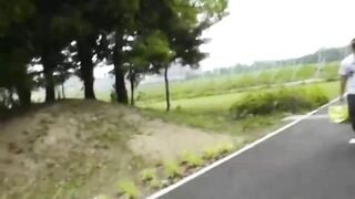 Dắt chó cái dâm ra đường khỏa thân show hàng dâm rồi lên xe buýt đông ng mà móc lồn
