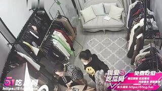 Hack cam quay lén trong phòng thay đồ của 1 người phụ nữ giàu có