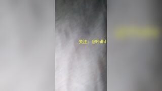 Nữa đêm sang phòng e họ vạch quần ra quay lén sục cặc chịu k nổi nên đút vào luôn 3