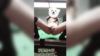 Gái dâm nứng lồn móc lồn bắn nước tung tóe trên bàn bia