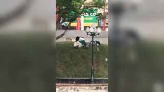 Đôi bạn học sinh trẻ ở Bắc Ninh địt nhau ngay bên bờ hồ