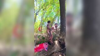 Địt nhau trong rừng đồi gió vú to lồn múp