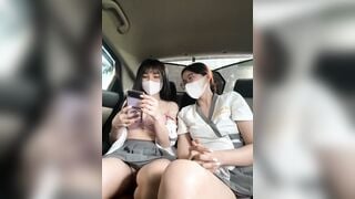 2 em nhân viên tiệm spa vú bự cực dâm xinh ế khách quá nên lên show hàng kiếm thêm