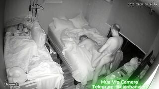 Hack Camera Vừa Trông Mẹ Ốm Vừa Địt Vợ Dâm Lên Đỉnh Liên Tục