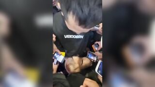 Cosplay  Trung Quốc bú cu ngay trên phố đông người