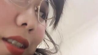 Gái dâm chubby lồn múp khoe hàng thủ dâm trên live phần 2