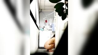 Quay lén chị hàng xóm tắm nhìn ngon quá
