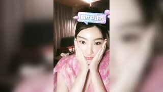 dẫn chương trình của đài CCTV, Ma Hui khoe vú