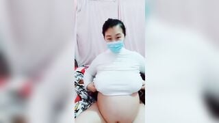 Gái bầu vú không tím bố cho con trên live