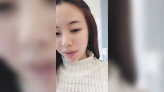 Chị máy bay 1980 dụ dỗ đứa cháu 2k vào đời
