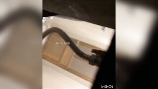 CHÁU GÁI Ở NHỜ NHÀ, HÀNG NGÀY, BÁC TRAI, VẪN HAY XEM CHÁU TẮM