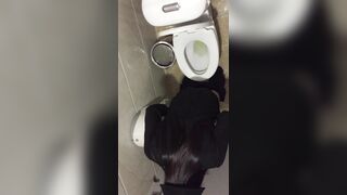 seri đặt cam quay lén nhà vệ sinh nữ em nào đít cũng to lồn múp - phần 15