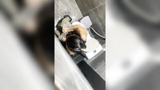 seri đặt cam quay lén nhà vệ sinh nữ em nào đít cũng to lồn múp - phần 39