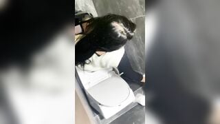 seri đặt cam quay lén nhà vệ sinh nữ em nào đít cũng to lồn múp - phần 47