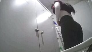 seri đặt cam quay lén nhà vệ sinh nữ em nào đít cũng to lồn múp - phần 52