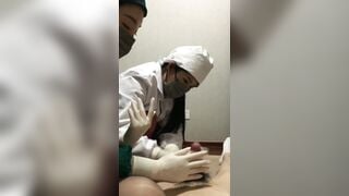 Hiến tinh trùng được mấy em y tá bú cu