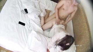 Sói cam thấy anh trai dẫn gái về nhà địt rên la dâm đãng