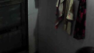 Chị hàng xóm tắm 2