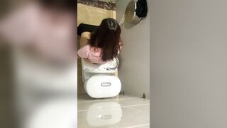 seri đặt cam quay lén nhà vệ sinh nữ em nào đít cũng to lồn múp - phần 74