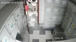 hack cam phòng thay đồ bể bơi bé nào cũng trắng trẻo dáng đẹp - phần 9
