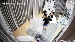 cô dâu của ai mà xinh quá quay lén cô dâu thử váy cưới
