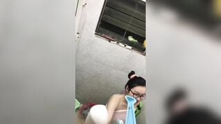 đột nhập dãy trọ sinh viên để quay lén mấy em tắm đúng là rửa mắt - phần 15