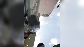 gái xinh xuống lấy đồ ship không mặc quần lót hớ hênh quá