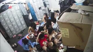 mấy bé KTV mặc mát mẻ như vậy bảo sao các anh thích đi hát - phần 2