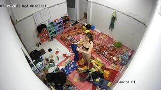 mấy bé KTV mặc mát mẻ như vậy bảo sao các anh thích đi hát - phần 6