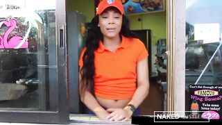 Bánh quy gà nổi tiếng thế giới và gà rán Popeyes "mèo con"
