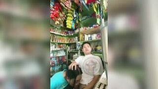 Đi tạp hoá bú cặc ông chủ luôn