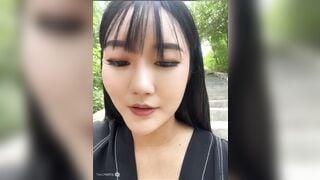Em rau vú to khoe hàng thủ dâm trong công viên