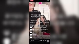 Hot IG, 2 con bạn Live tream ăn, Nứng quá Khoe Vú Lồn Thủ dâm loli mình dây