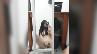 Em gái thủ dâm trước gương 3