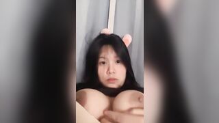 Call video với em Lan Anh rau non cực xinh show cặp vú bự to tròn cho xem đã mắt