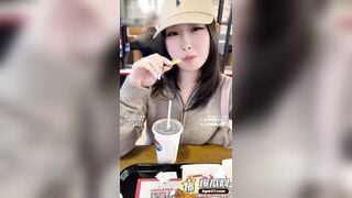 pupu doggy nuốt tinh trùng ny trong nvs quán KFC