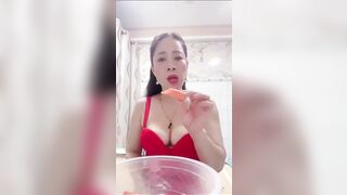 Em nào muốn KB với chị không