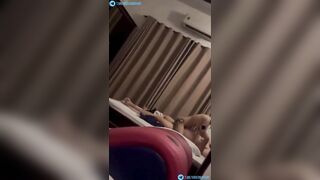 Em 2k4 kính cận yêu hội họa em rên còn to