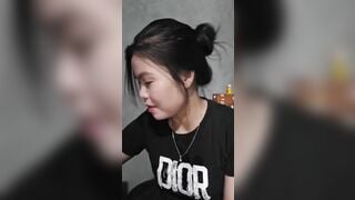Nghe chị kể chuyện tình cảm không các em zai cu to