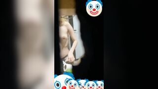 Quay lén em gái đi tắm, da trắng như ngọc trinh